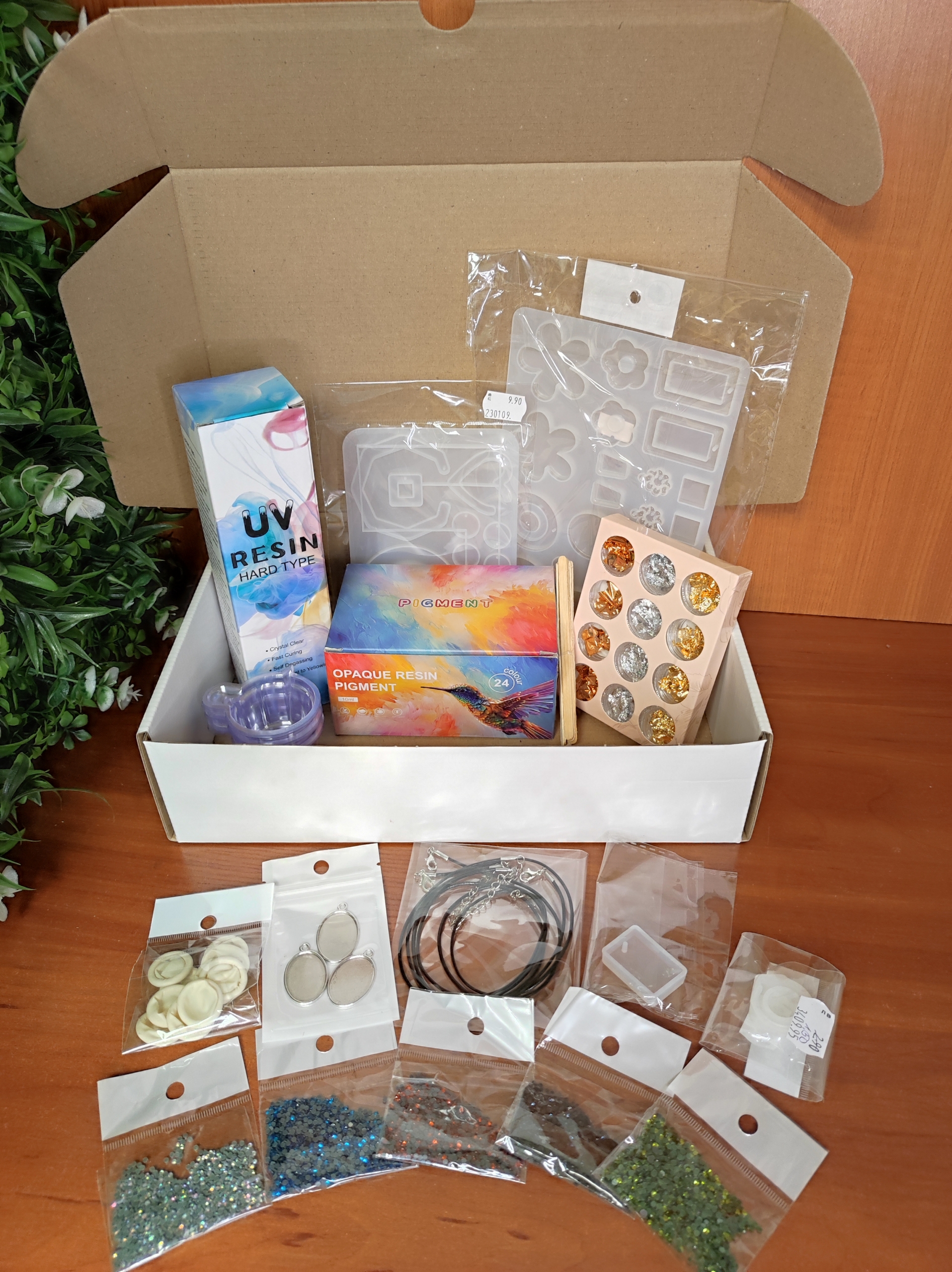 Творчески комплект 102 части с UV смола за направа на бижута Неустоими оферти Art, Home & Decor 2 Творчески комплект 102 части с UV смола за направа на бижута